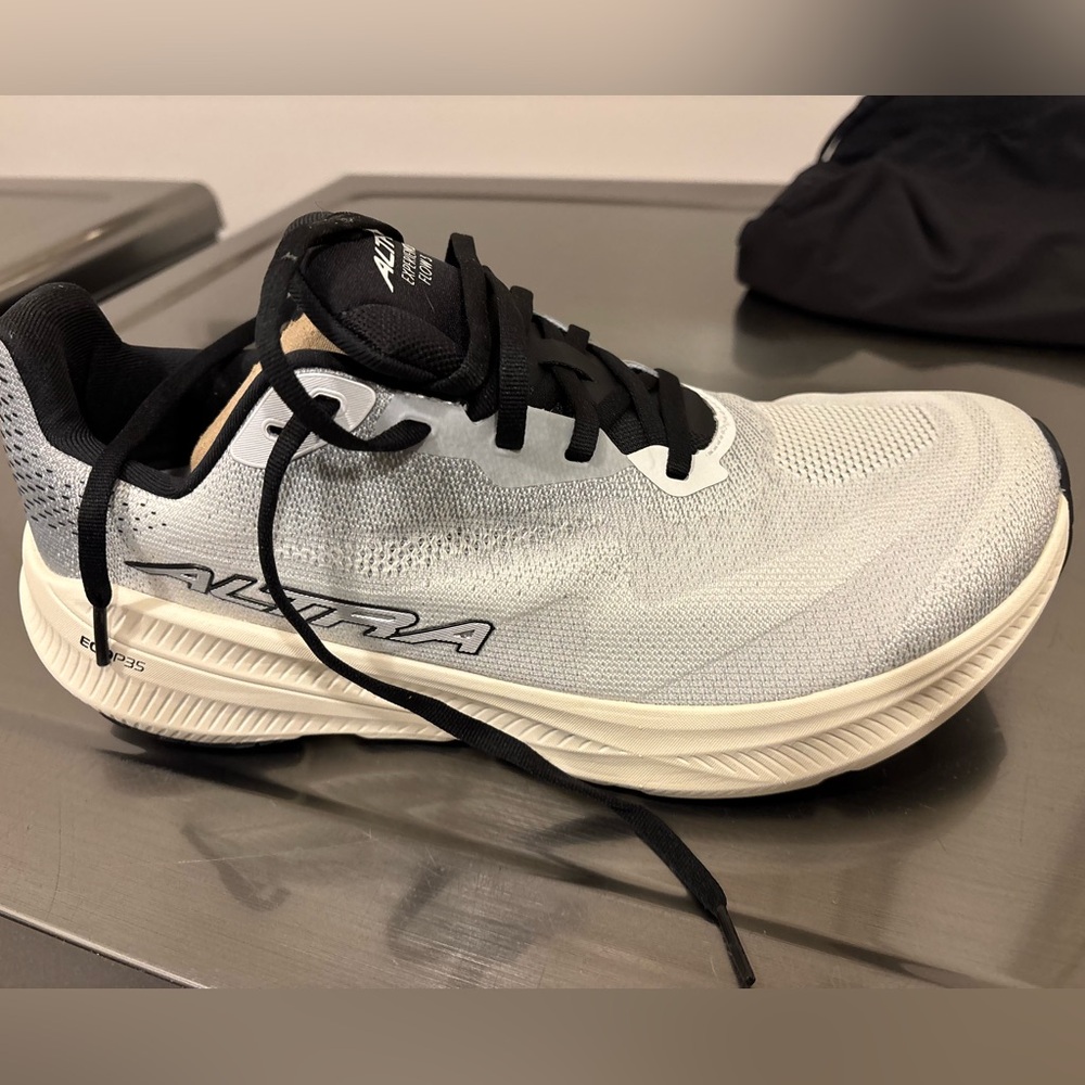 Altra Men's Experience Flow 3 Running Shoes - Black and White NWT - Picture 2 of 4